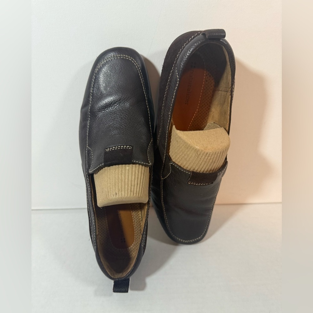 Men’s Naturalizer brown leather upper size 10 loafer shoes